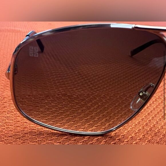 Givenchy Gradient Unisex Aviator sunglasses model GV 7193/S & Case $560 - Picture 7 of 11